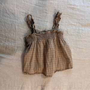 Ruffled lightweight top